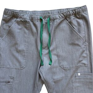 FIGS Men’s Cairo Cargo Scrub Pants Gray L/S  Straight Leg Drawstring Technical